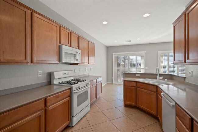 Building Photo - Lovely Home