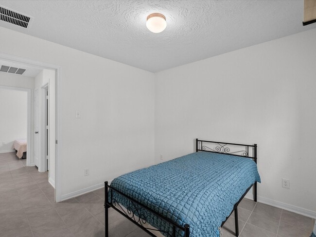 Building Photo - 713 Allana Ln