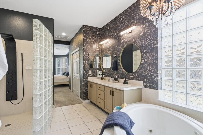 Building Photo - 1020 W Rollingwood Ct