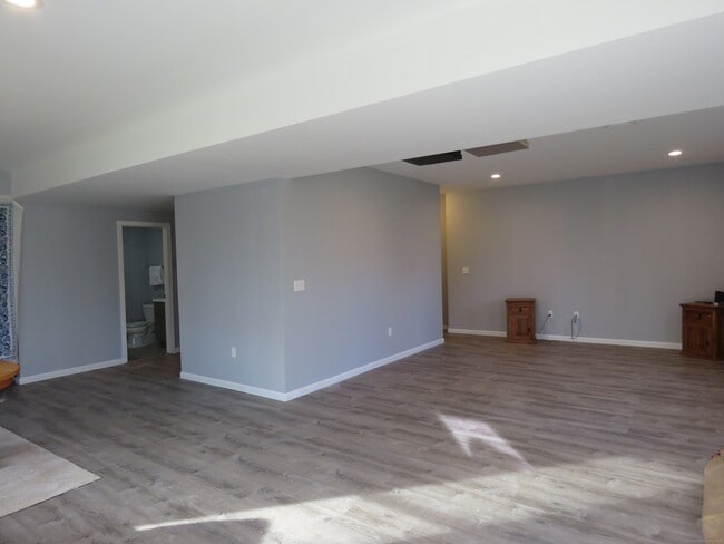 Building Photo - 11 Kathryn Ct