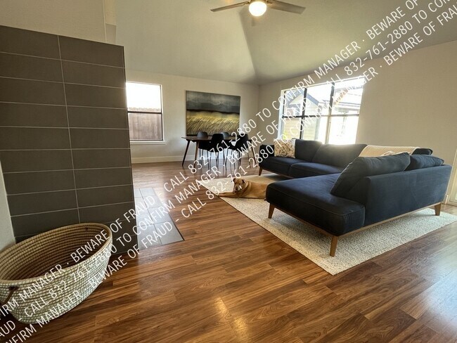 Building Photo - 645 Thompson Dr