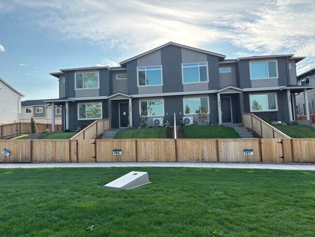 Building Photo - 18401 NE 43rd Pl