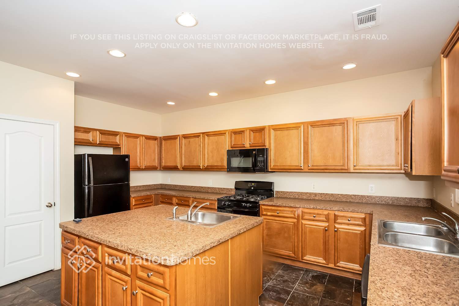 Building Photo - 2420 Brighton Ct