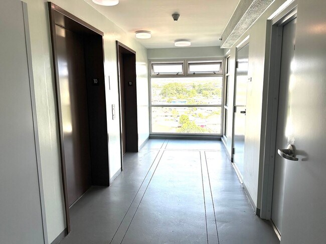 Building Photo - Kauolu Building of Plantation Town/2 BR/1 BA/1 PK