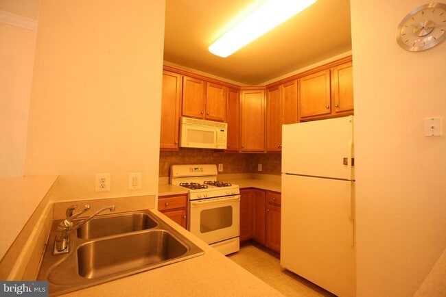 Building Photo - 3810 Lightfoot St