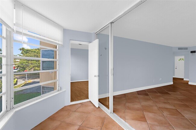 Building Photo - 1300 NE 191st St