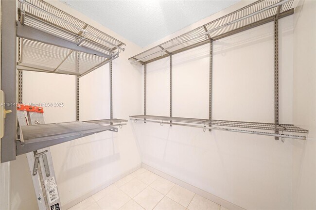 Building Photo - 1811 Sabal Palm Dr