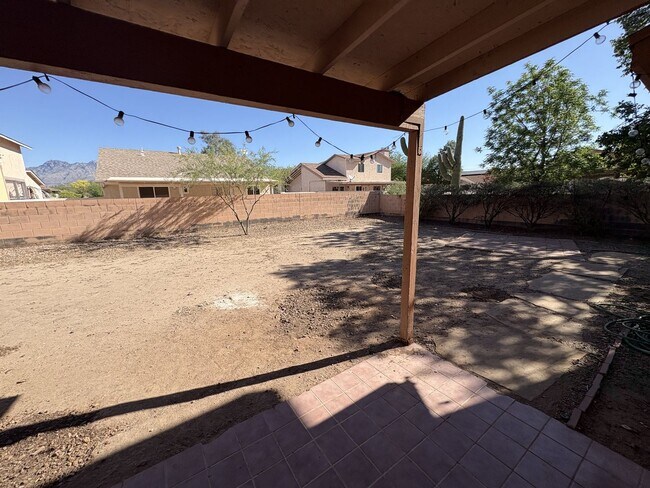 Building Photo - Eastside 4-bedroom 2.5-bathroom home with community pool