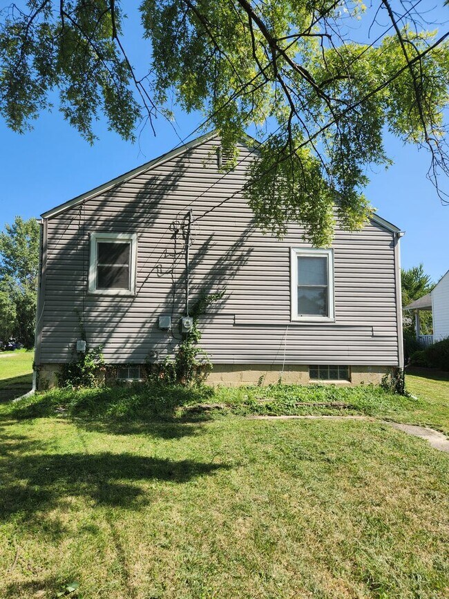 Building Photo - 3091 E 13th Ave