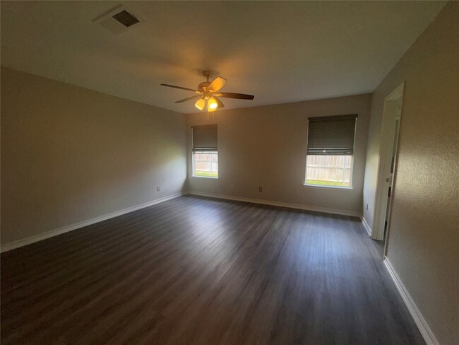 Building Photo - 5925 McKaskle Dr