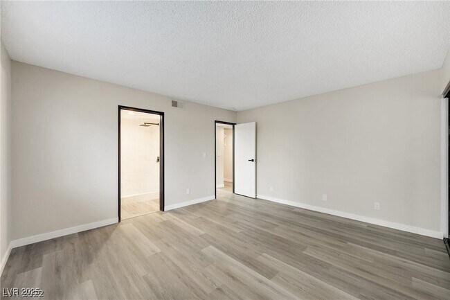 Building Photo - 5036 Newport Cove Dr