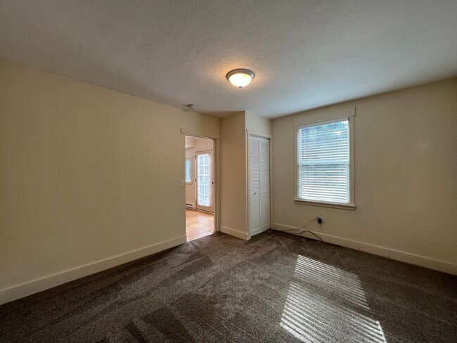Building Photo - 096-02