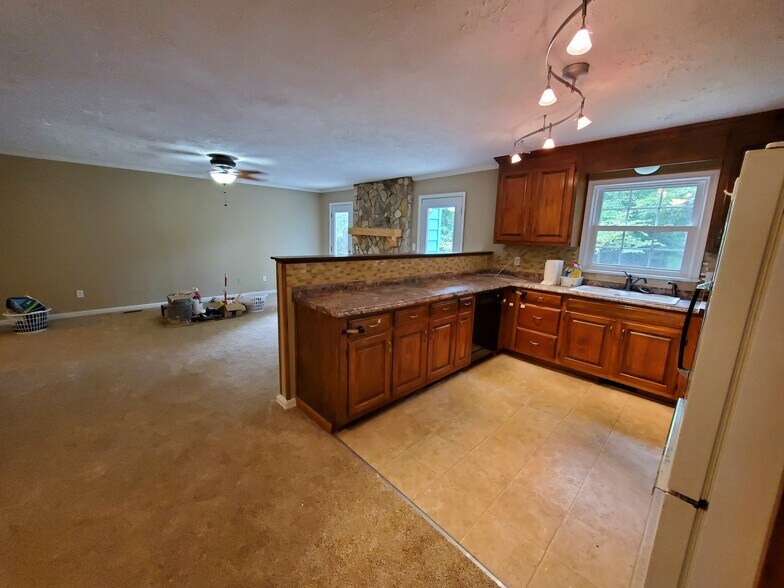 Building Photo - 141 The Maine