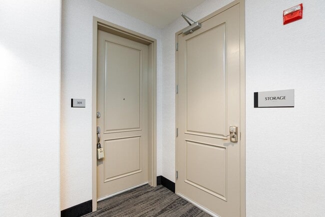 Building Photo - Partially Furnished Condo | Gourmet Kitchen, Pool & Fitness Center | 6-Month Lease Available