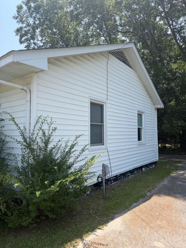 Building Photo - 609 Marcella Dr