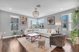 Building Photo - Beautiful Energy Efficient Hayward Townhome w/ Modern Updates