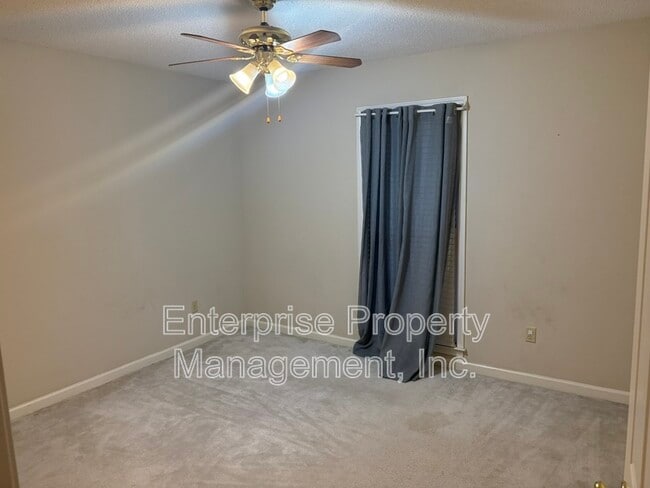 Building Photo - 6894 Hedgewood Ln