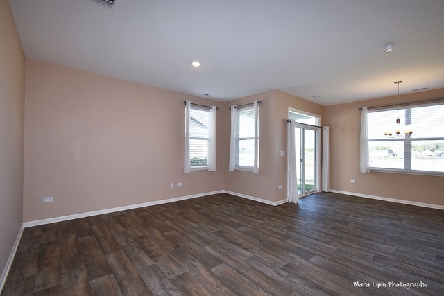 Building Photo - 325 Sussex Ln