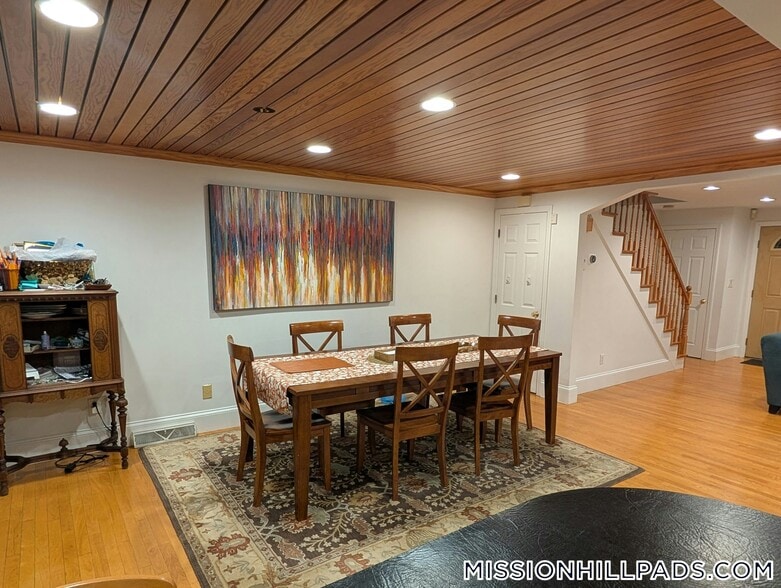 Building Photo - 45 Fort Ave