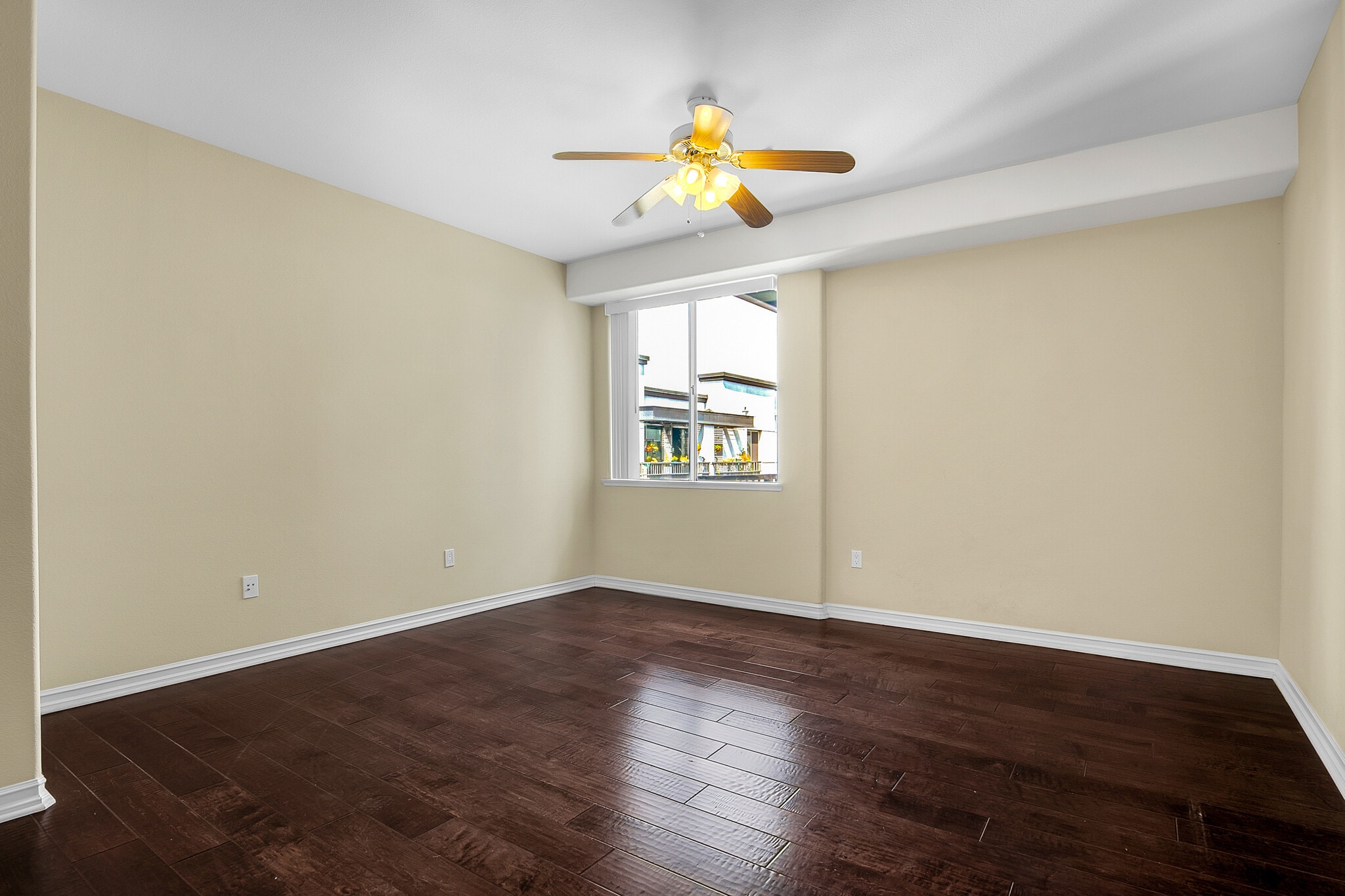 Building Photo - 629 Traction Ave