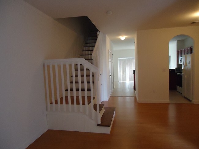 Building Photo - 1395 NE 33rd Ave