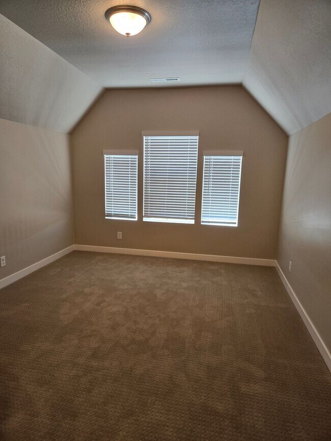 Building Photo - 2422 N Penstemon Wy