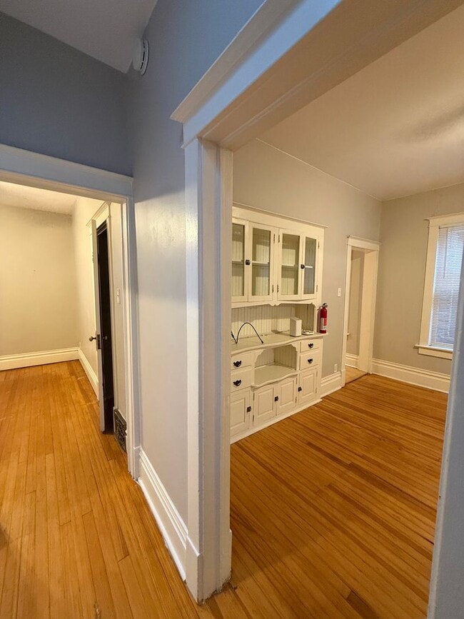 Building Photo - Gorgeously Classic 2 Bed/1 Bath in Whittier/City Park! AVAILABLE NOW!