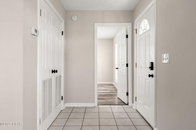 Building Photo - Beautiful Home w/ Modern Upgrades on Half an Acre – Ideal for Long-Term Rental!