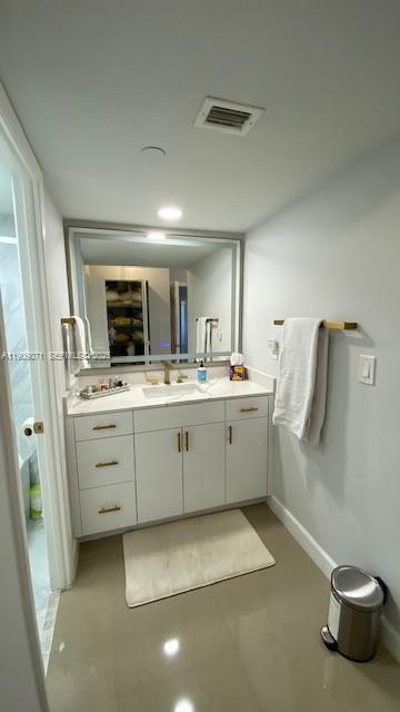 Building Photo - 1100 St Charles Pl