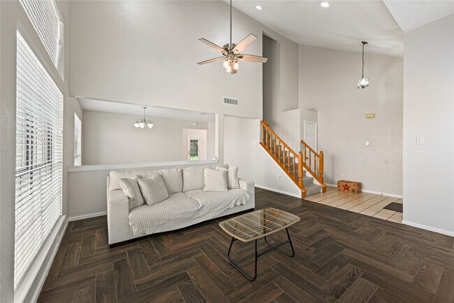 Building Photo - 1555 Hillside Elm St