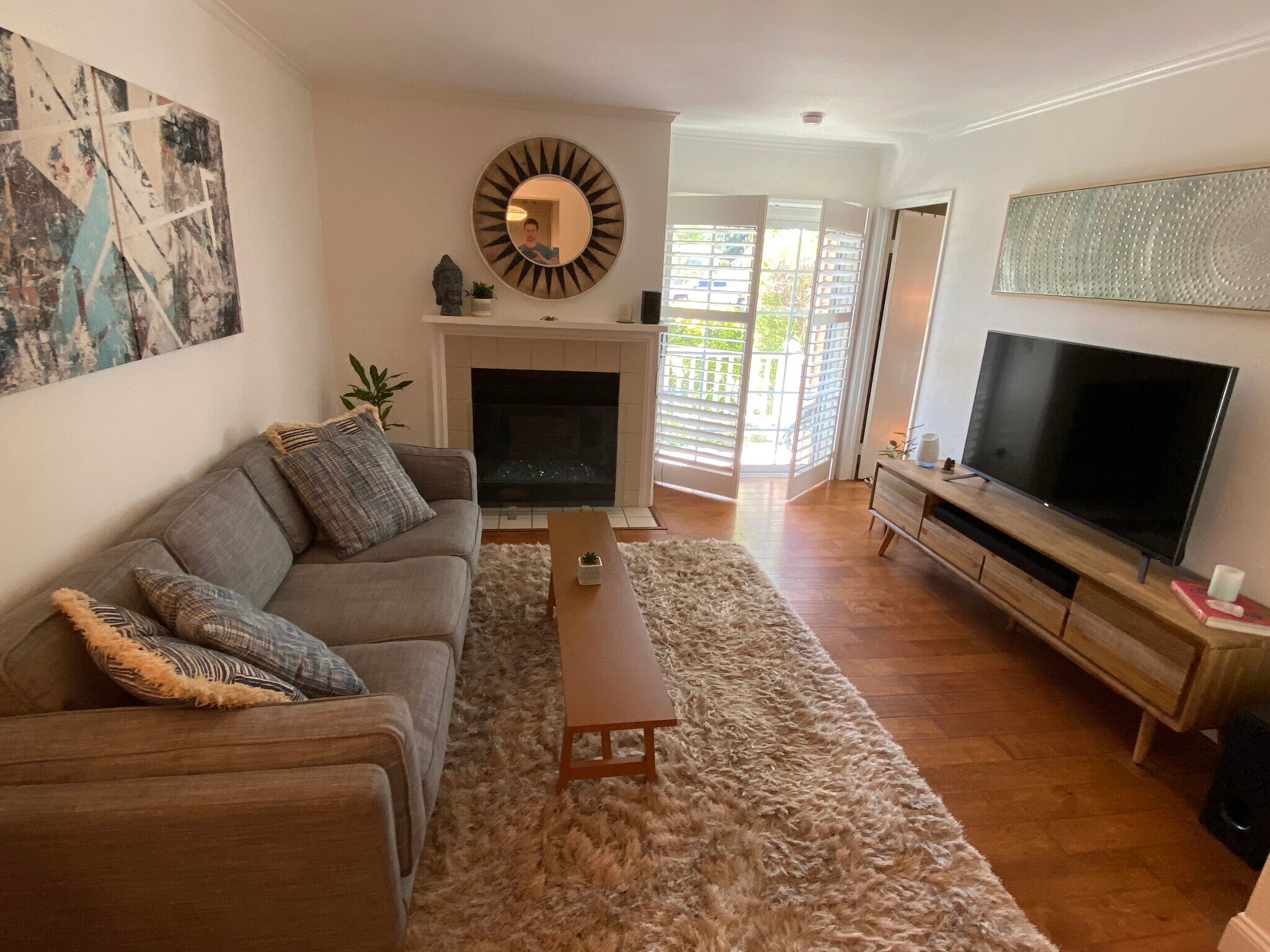 Living room when it was staged (2023) - 6638 Clybourn Ave