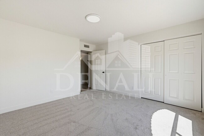 Building Photo - 10643 N Indian Wells Dr