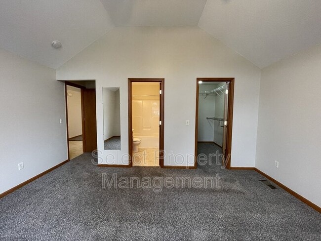 Building Photo - 9608 Yuma Dr