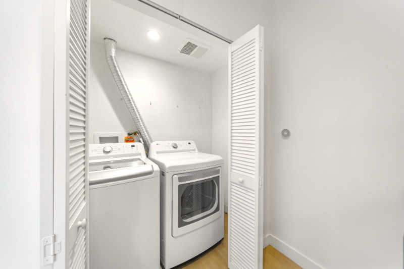 Building Photo - 497 N St Andrews Pl