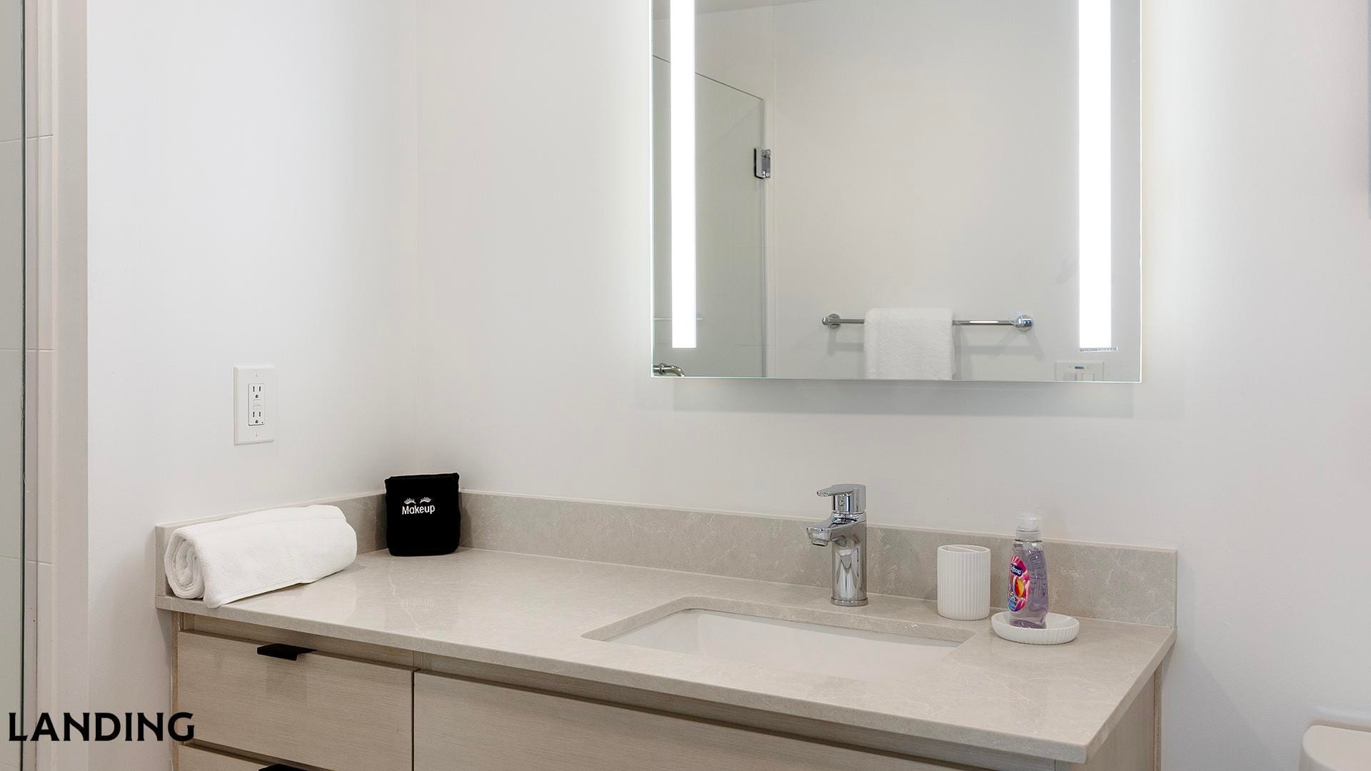 Building Photo - 707 S Farmer Ave