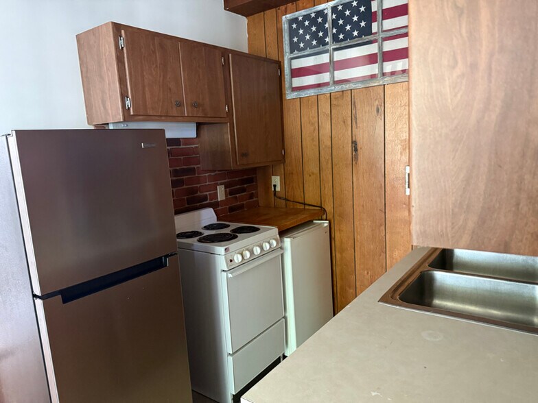 Building Photo - 83 Greenbush St