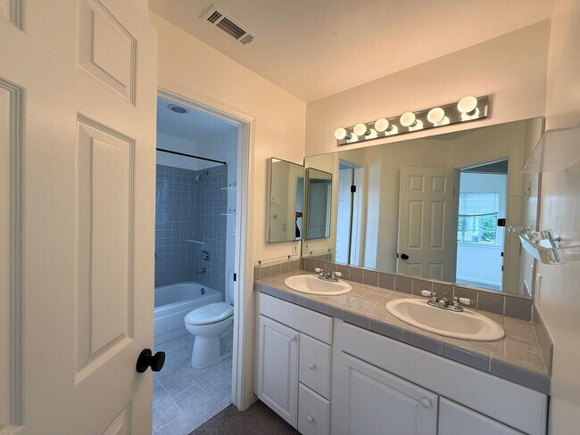 Building Photo - Welcome to This Charming 3BR/2BA Ocean Beach Coastal Home