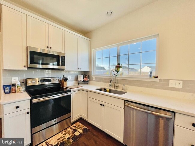 Building Photo - 73 Wellspring Dr