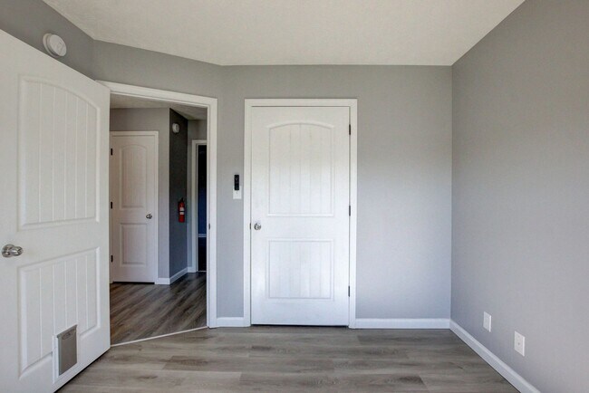 Building Photo - Sweet 3 bed 2 bath.  Cat friendly.