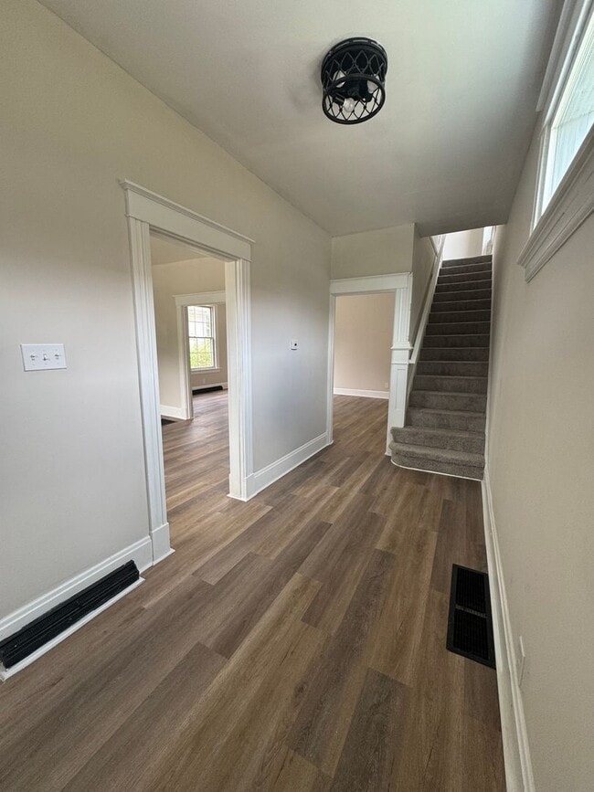 Building Photo - 714 Clinton Ave