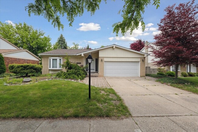 Building Photo - 25568 Kinyon St