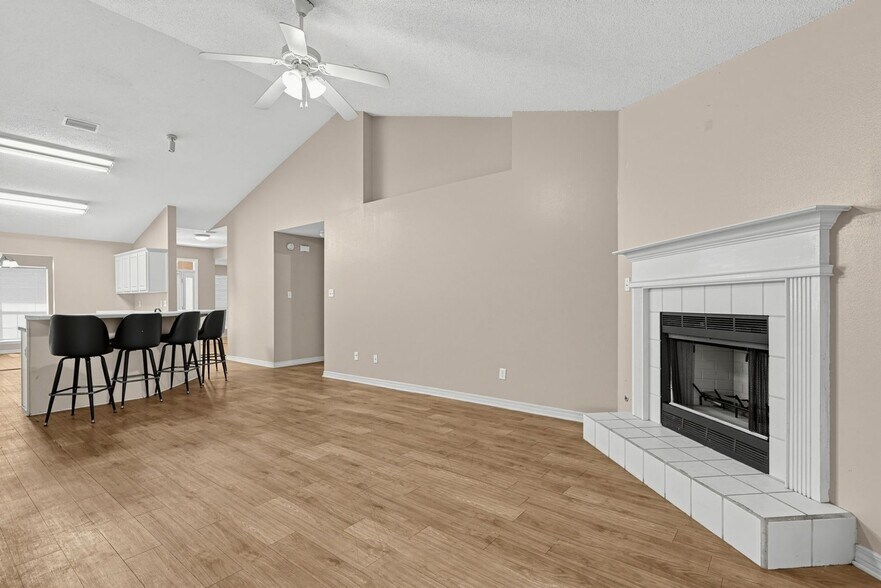 Building Photo - 1387 Hunters Ridge Dr W