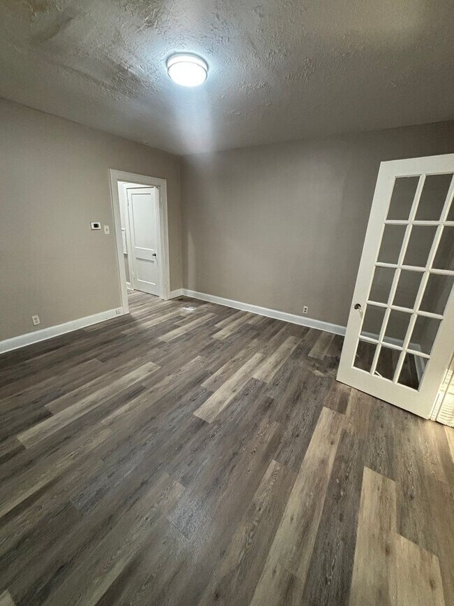 Building Photo - 2253 Summit St