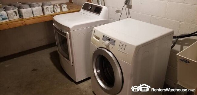 Building Photo - Available Now = 4 Bedroom 2 Bath Updated H...