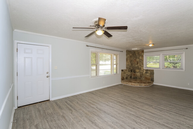 Building Photo - Spacious Living Areas in North Augusta, SC!