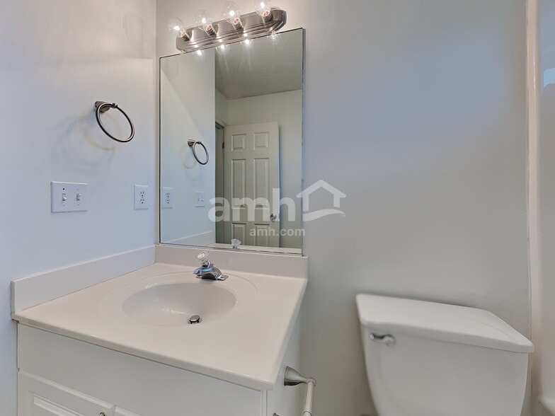 Building Photo - 325 Sunburst Way