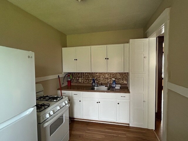 Building Photo - 300 Roesch Ave