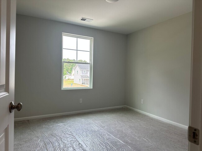 Building Photo - 207 Chime Creek Dr