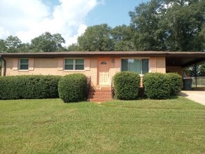 Building Photo - 3 Bedroom 1.5 Bathroom