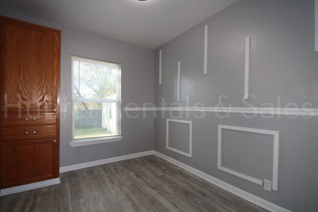 Building Photo - Well-Maintained Three-Bedroom In North Killeen!